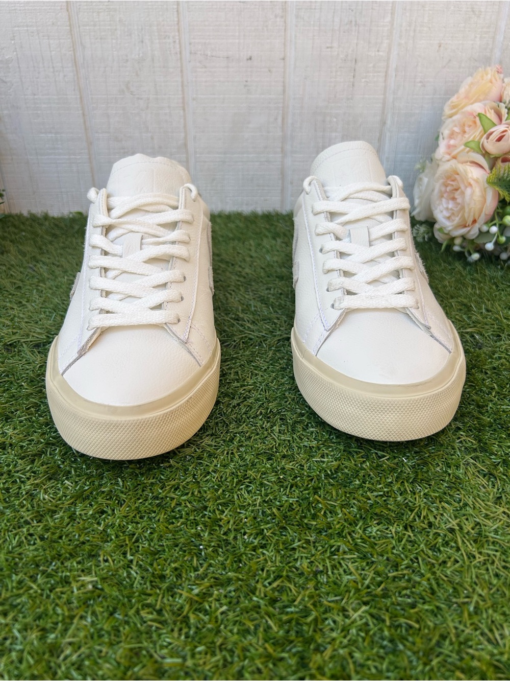 VEJA White Leather low top sneakers White leather light grey suede logo  size 8 - Picture 10 of 16
